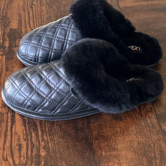 NWT UGG Scuffette II Quilted Genuine Shearling Slipper ~ Black - Picture 7 of 8
